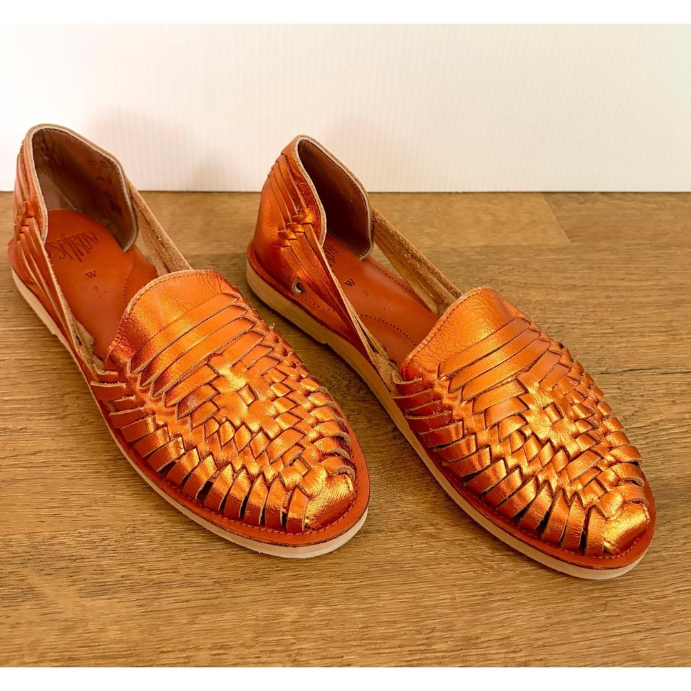 NWOT Espiritu Amber Classics Size 9 Metallic Orange Leather Huarache Flats